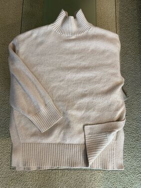 💜 H&M Split Hem Sweater